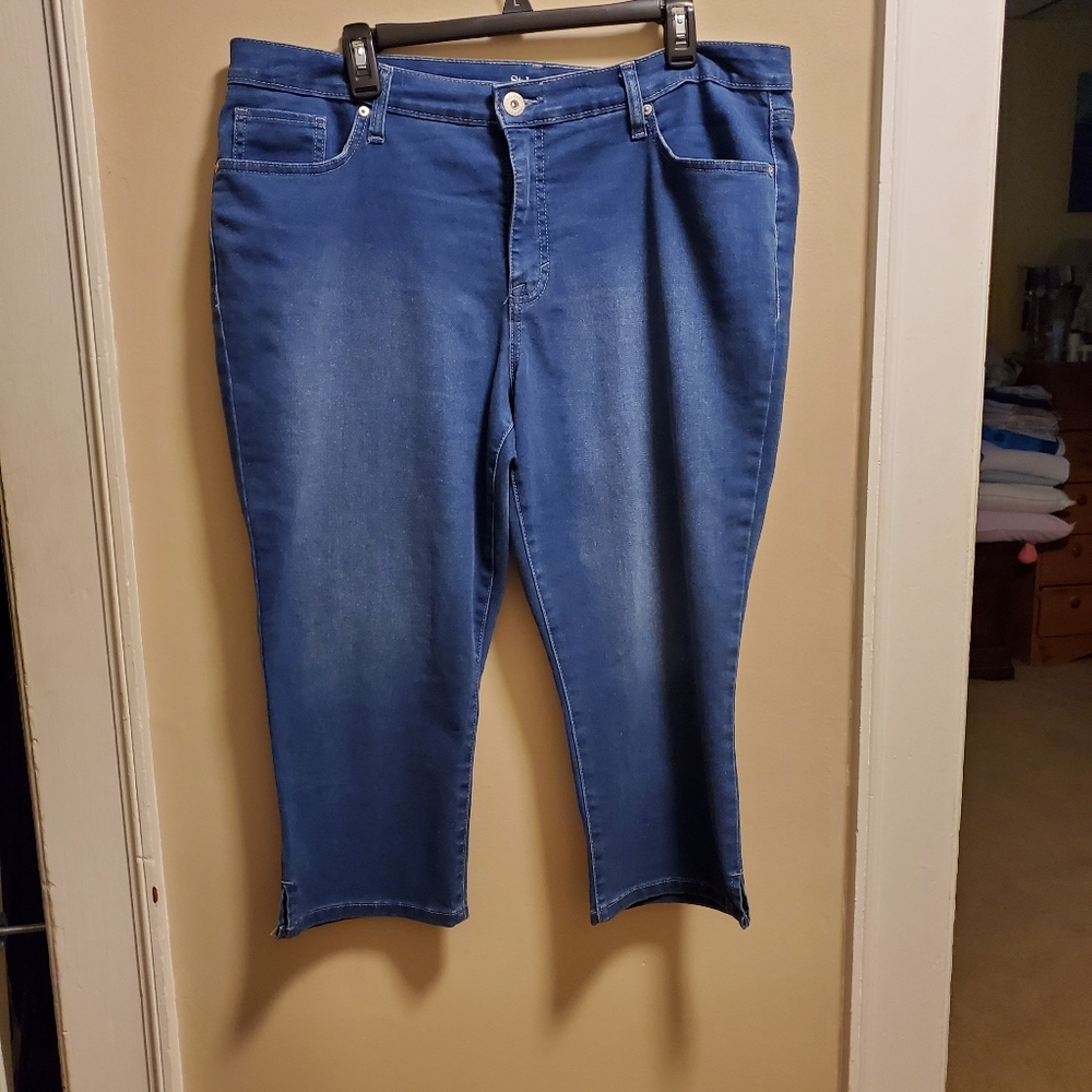 Women's Capri Jeans